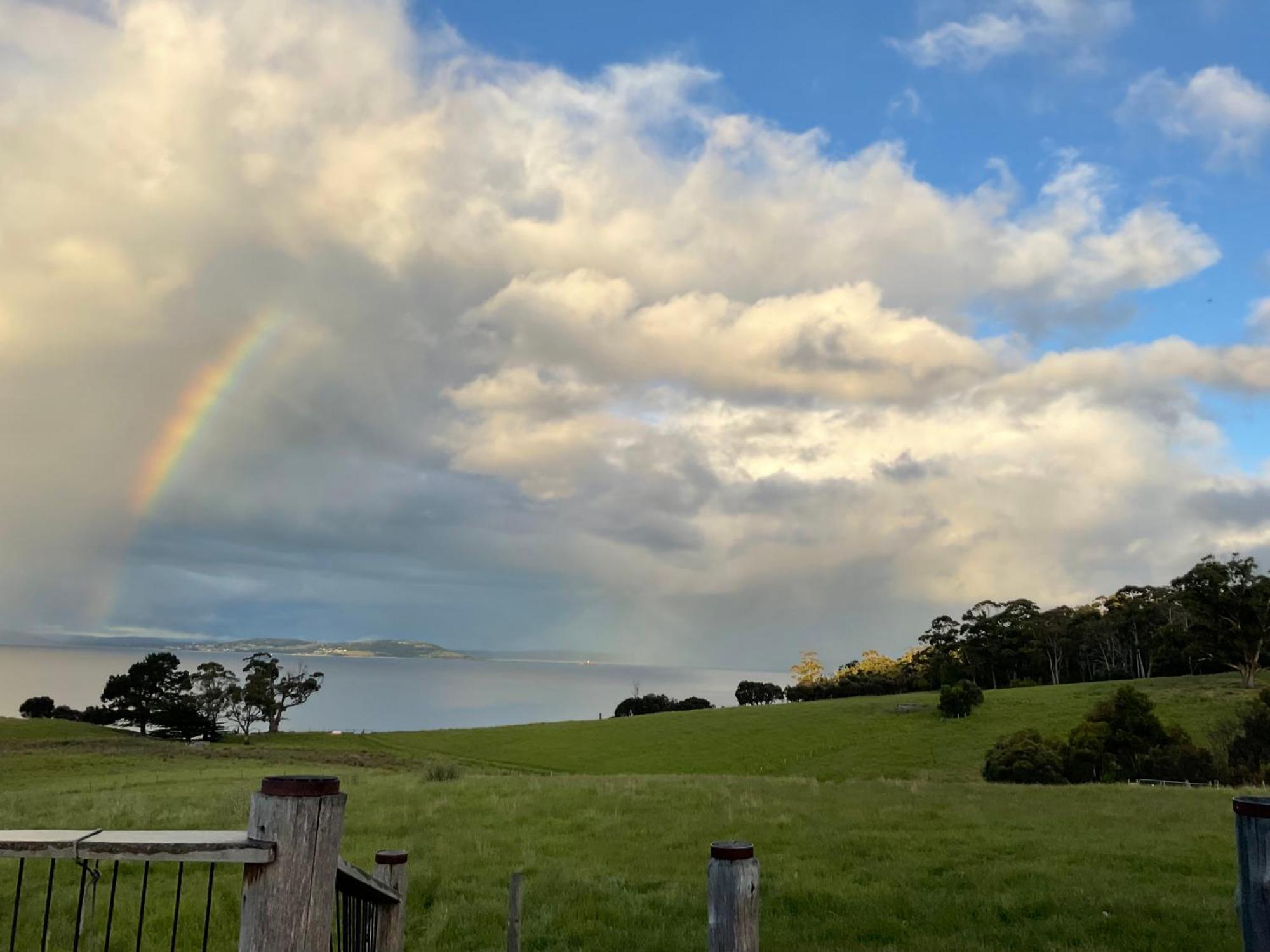 The Woolshed And Farmhouse Blue, Bruny Island Barnes Bay Екстериор снимка